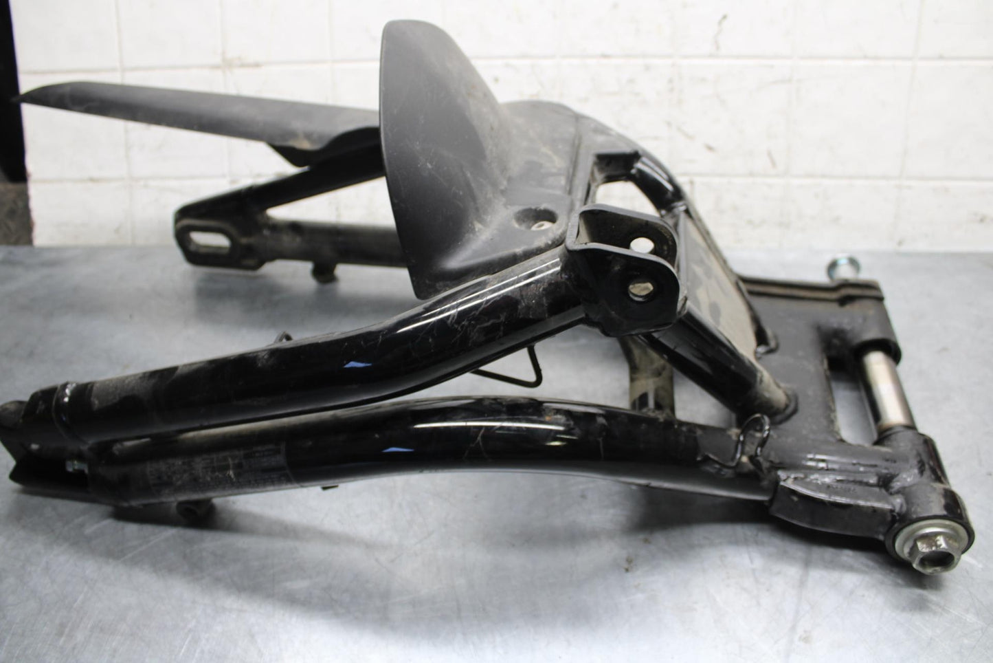 2014 Kawasaki Ninja 650 EX650E REAR SWINGARM BACK SUSPENSION SWING ARM BB569