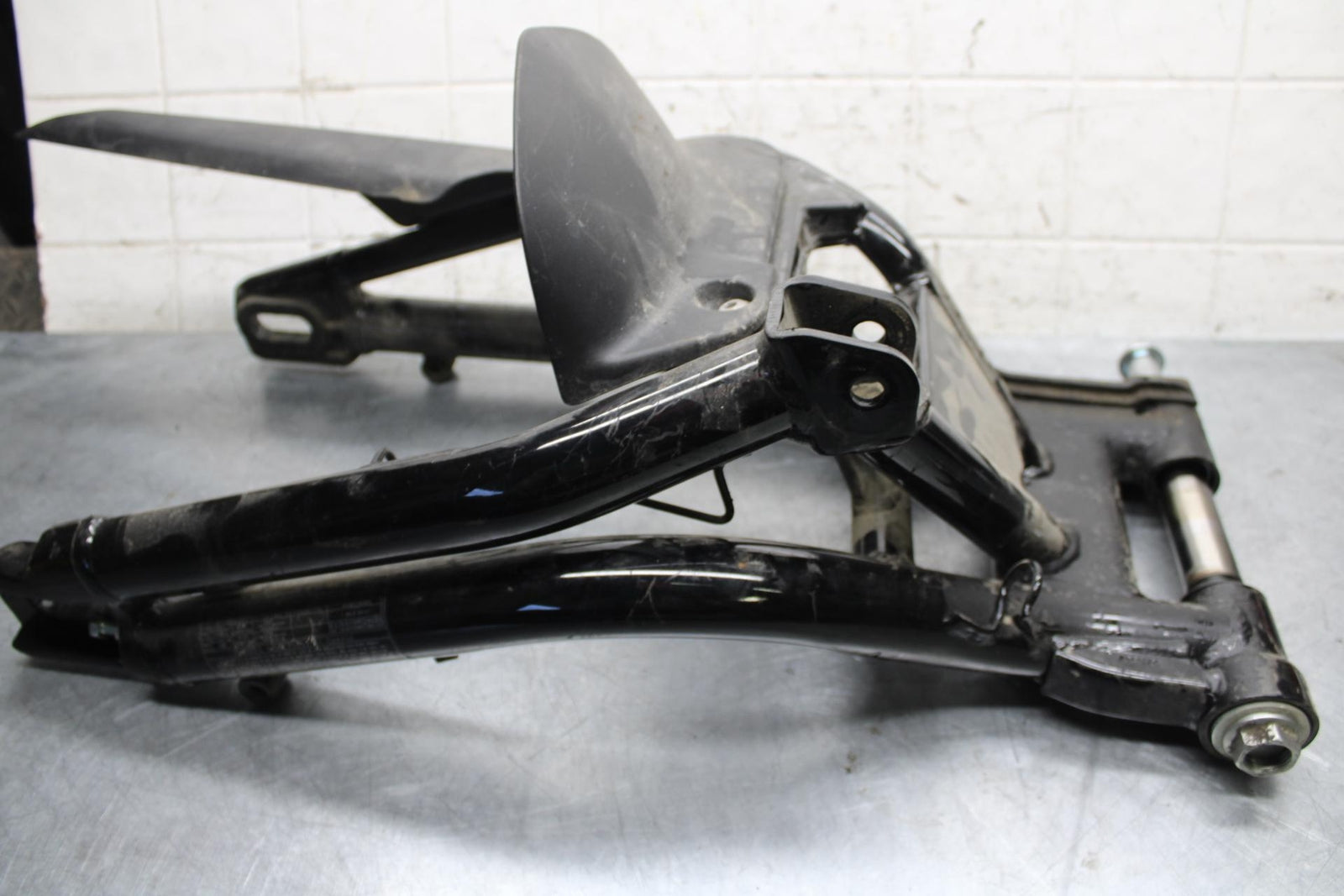 2014 Kawasaki Ninja 650 EX650E REAR SWINGARM BACK SUSPENSION SWING ARM BB569