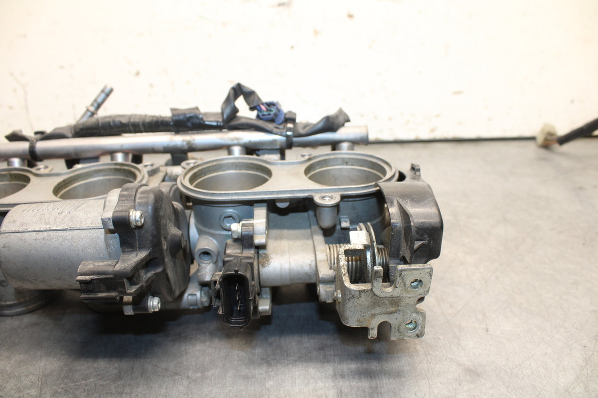 07-08 YAMAHA YZF R1 MAIN FUEL INJECTORS / THROTTLE BODIES BB724