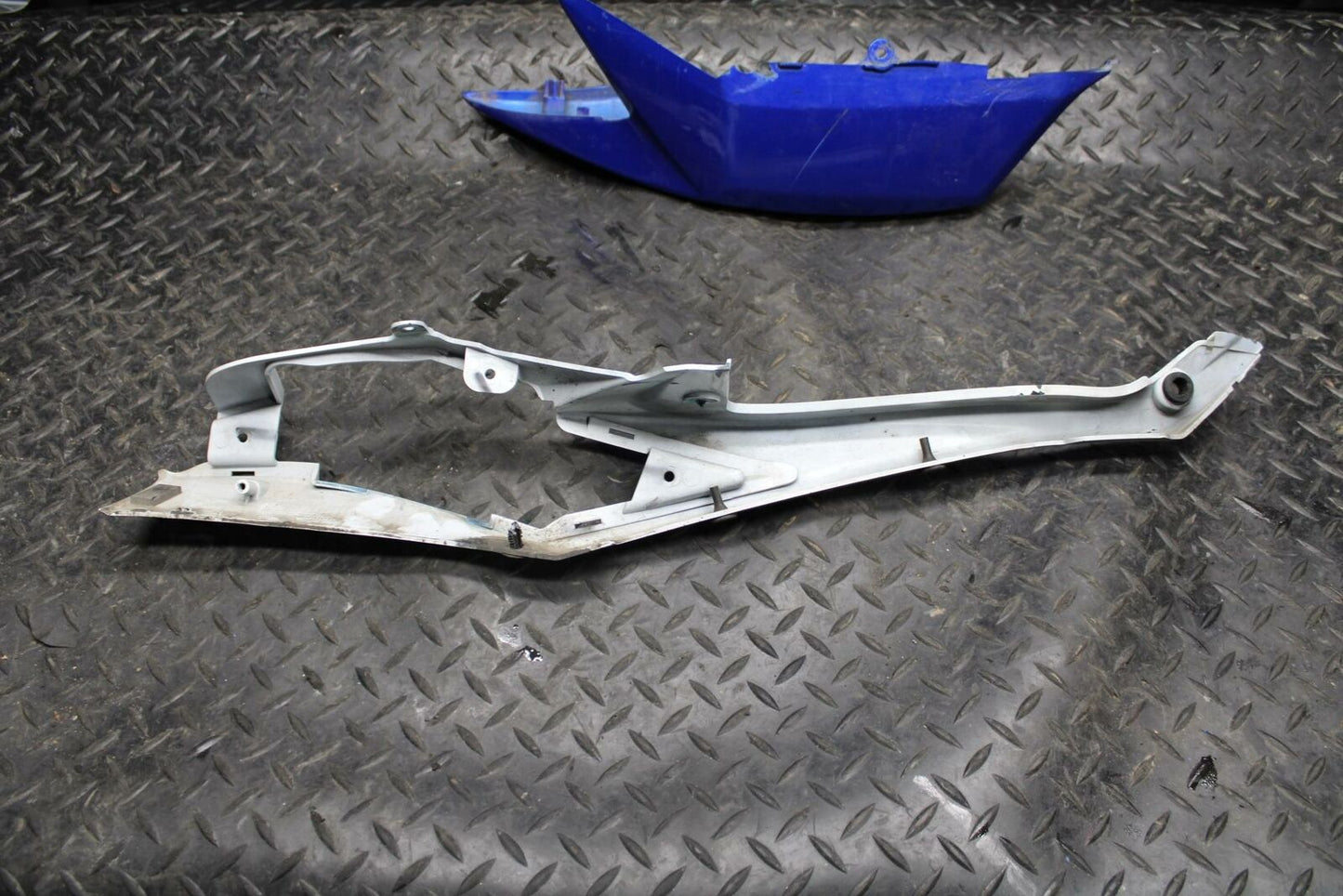 08-09 SUZUKI GSXR600 LEFT REAR BACK TAIL FAIRING COWL SHROUD BB204