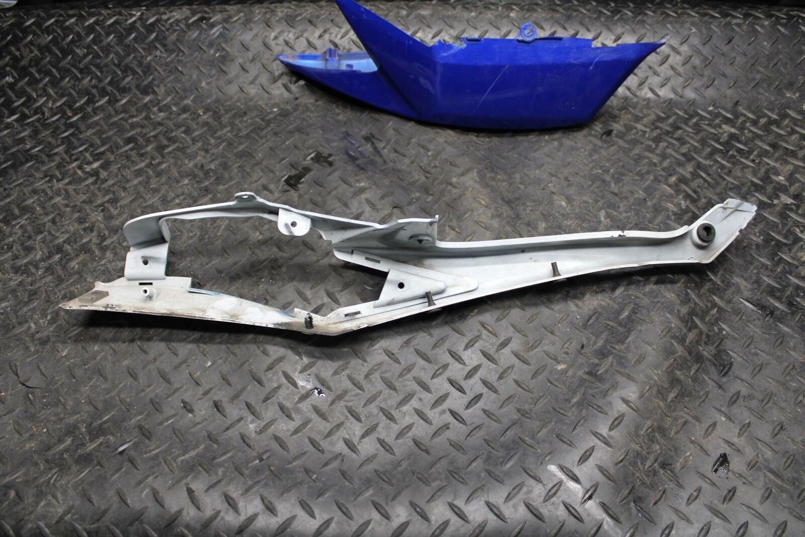 08-09 SUZUKI GSXR600 LEFT REAR BACK TAIL FAIRING COWL SHROUD BB204