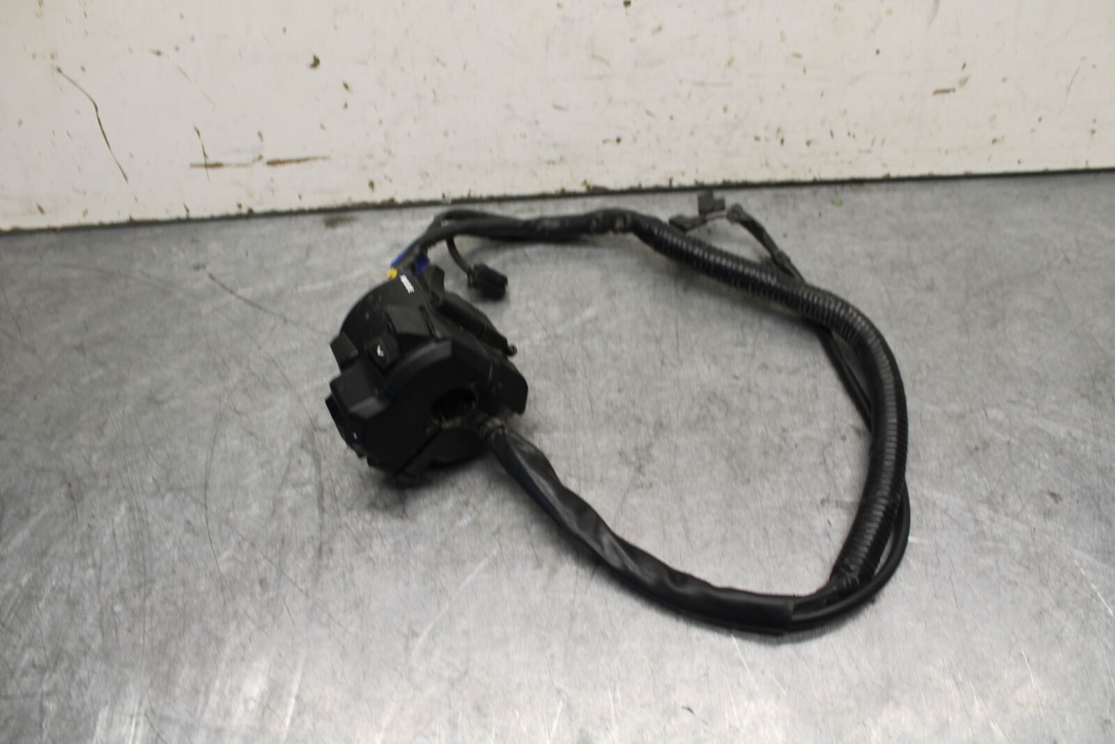 22-24 YAMAHA XSR900 LEFT CLIP ON HANDLE HORN SIGNALS SWITCH SWITCHES BB683