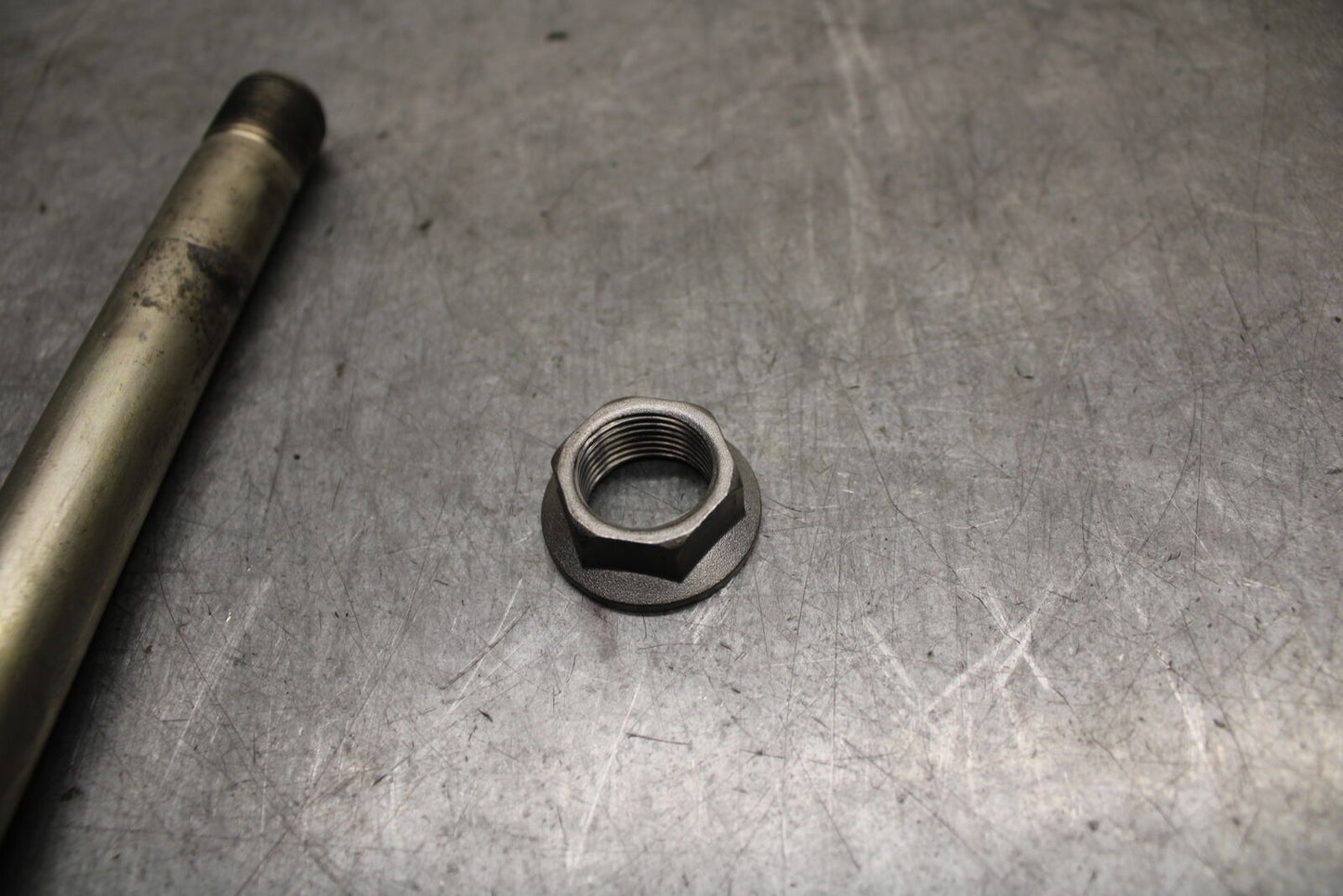 13-18 KAWASAKI NINJA ZX6R REAR BACK SWINGARM BOLT SUSPENSION PIVOT AXLE BB666