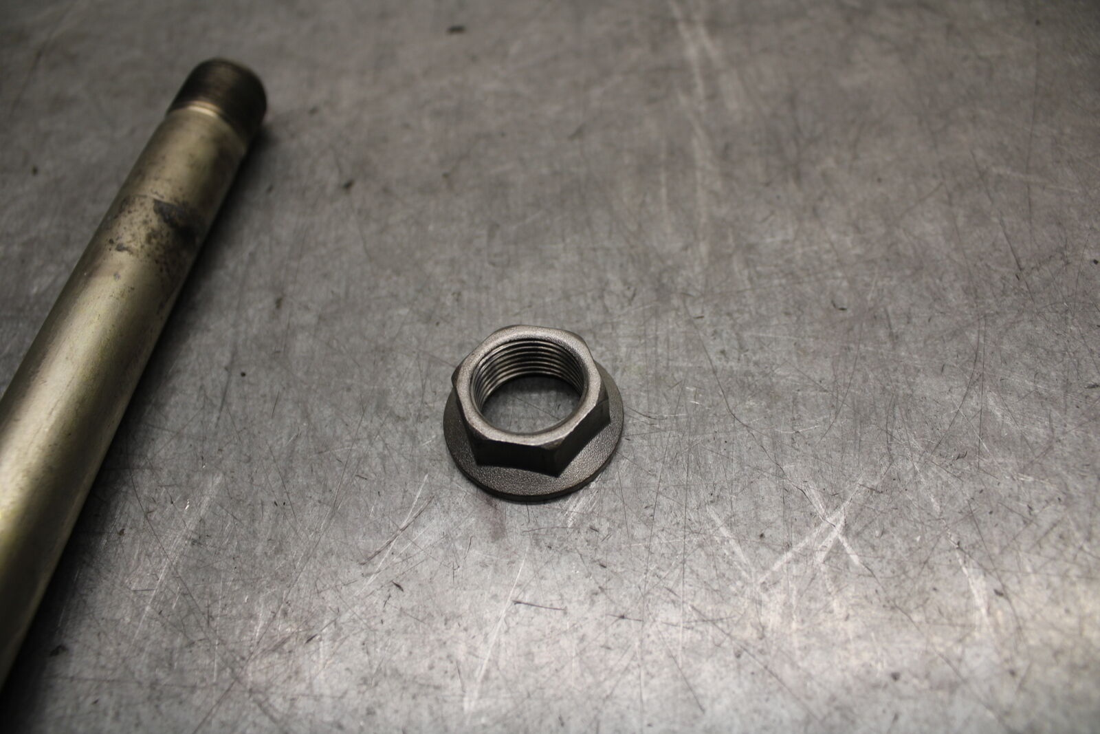 13-18 KAWASAKI NINJA ZX6R REAR BACK SWINGARM BOLT SUSPENSION PIVOT AXLE BB666