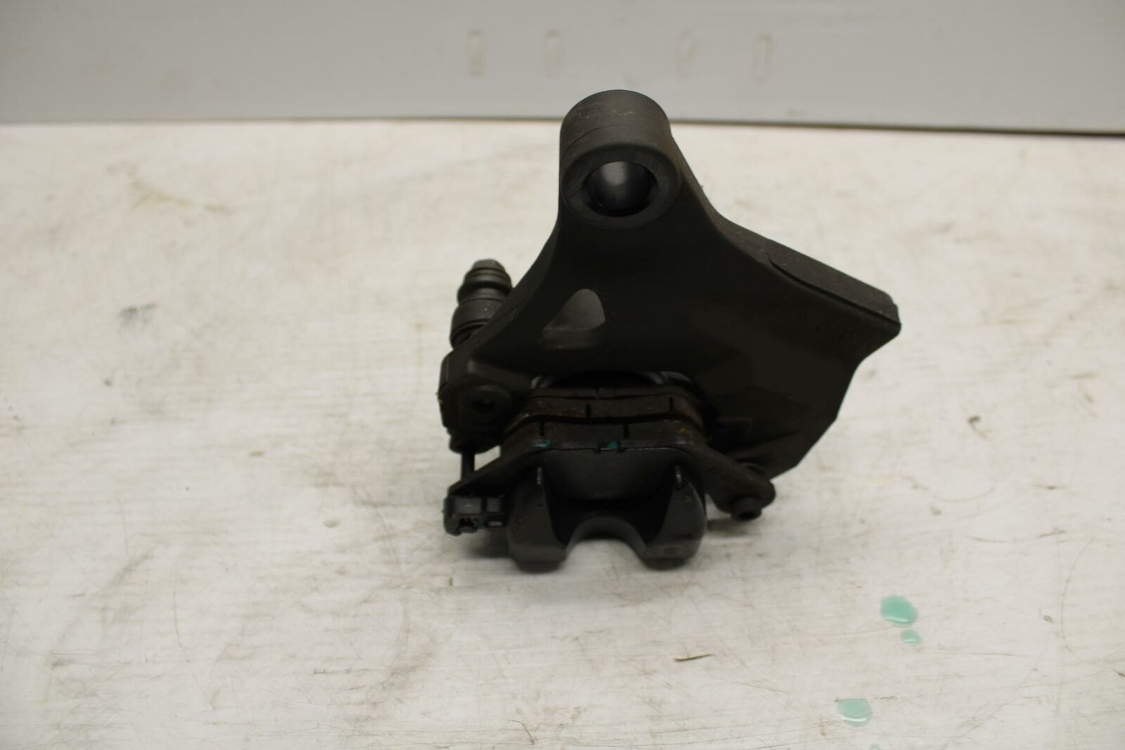 15-17 YAMAHA YZF R3 REAR  BRAKE CALIPER W MOUNT BRACKET 1WD-F580W-01-00 BB293