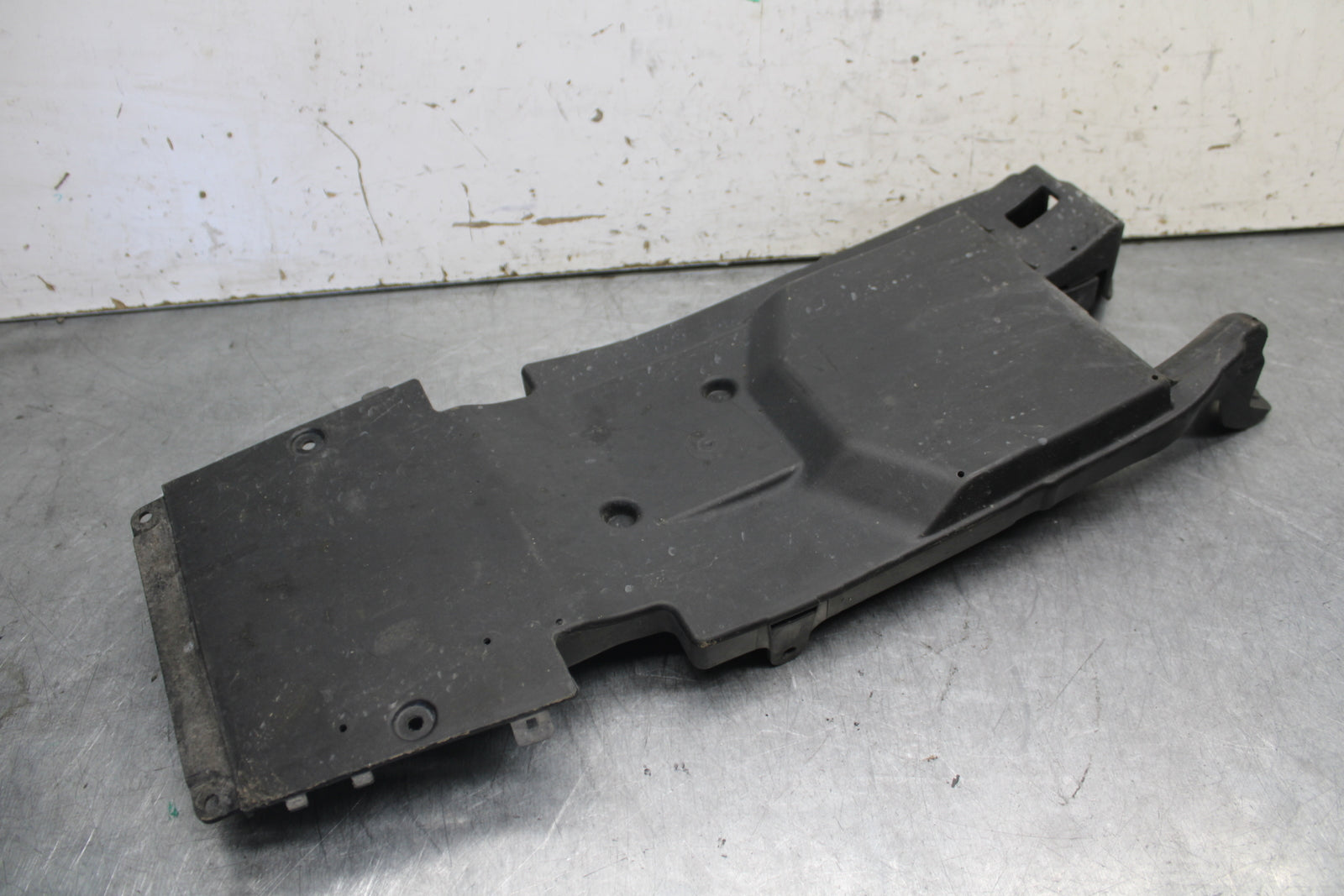 09-12 KAWASAKI NINJA ZX6R REAR BACK TAIL UNDERTAIL BATTERY TRAY PLASTIC BB698