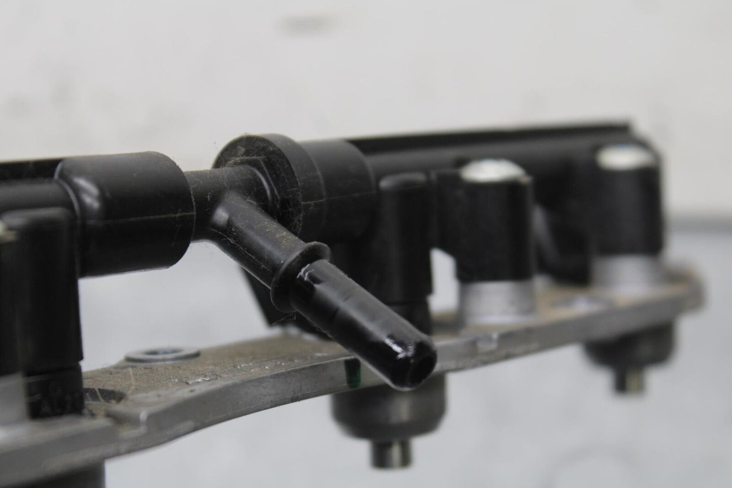 09-12 KAWASAKI NINJA ZX6R SECONDARY FUEL INJECTORS TOP AIRBOX GAS RAIL BB640