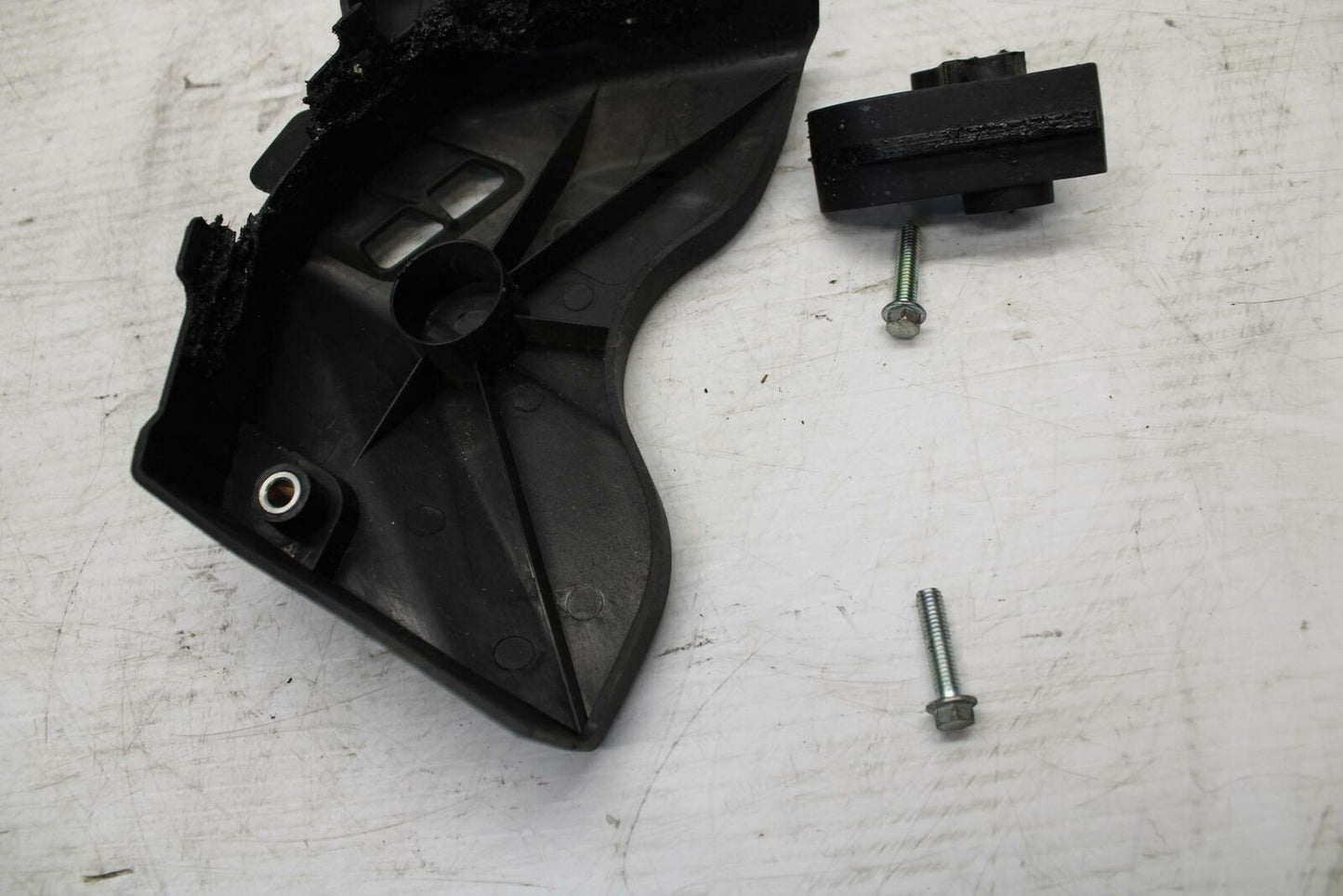 15-17 YAMAHA YZF R3 ENGINE SPROCKET COVER BB293