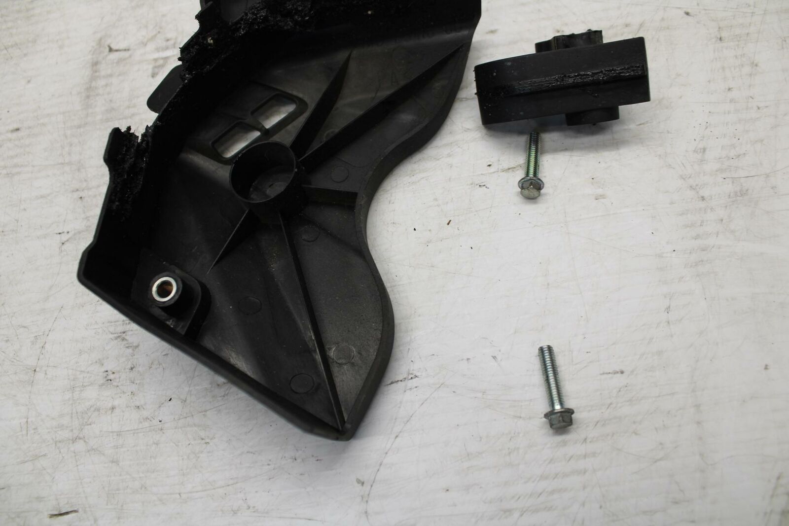 15-17 YAMAHA YZF R3 ENGINE SPROCKET COVER BB293