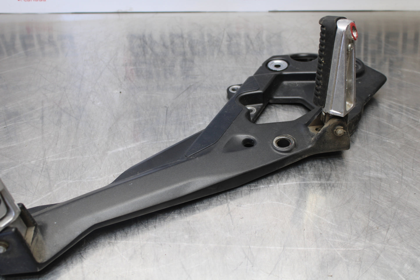 09-15 YAMAHA FZ6R RIGHT REARSET REAR SET DRIVER FOOT PEG REST STOP BB161