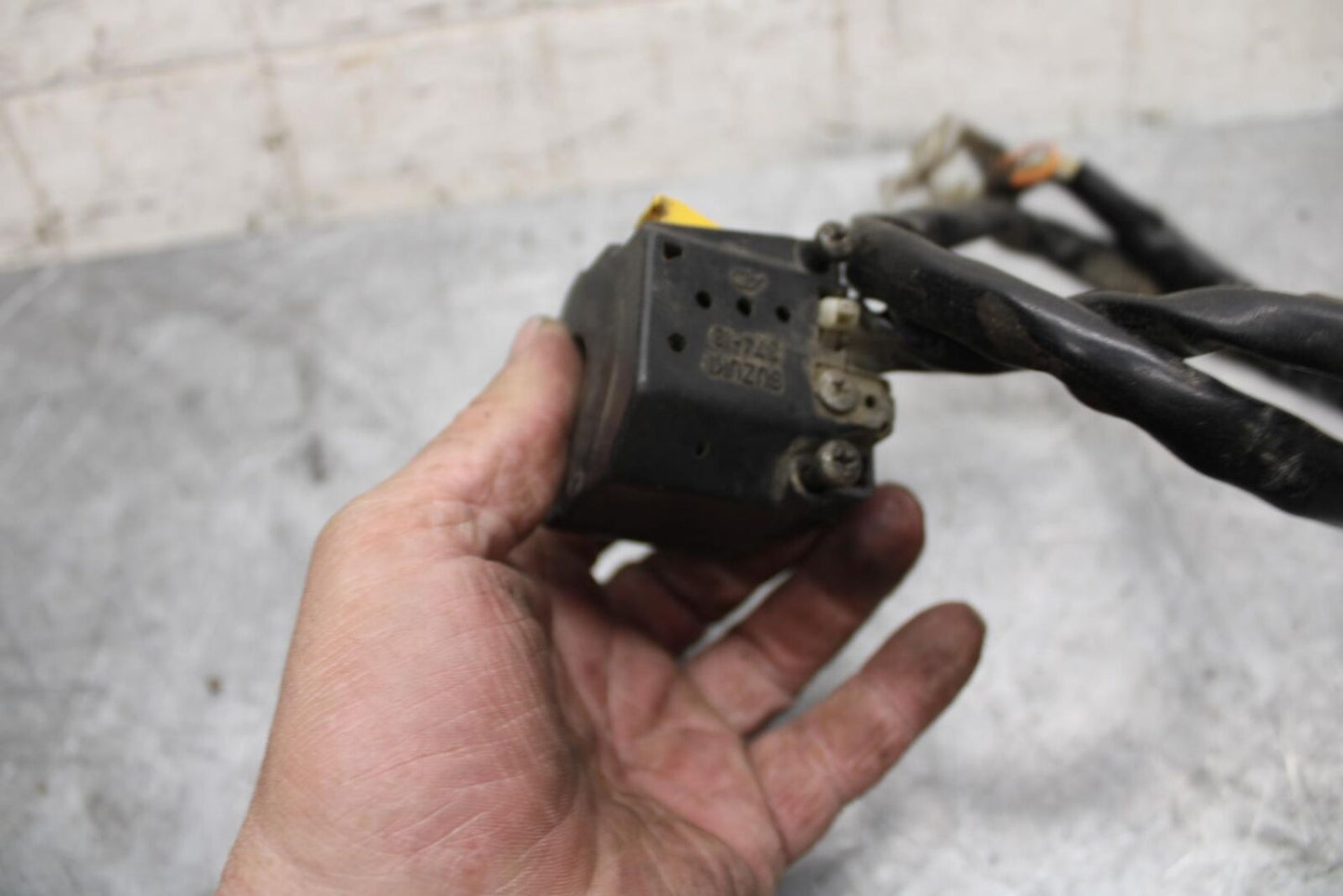 1993 Suzuki GSXR1100W LEFT CLIP ON HANDLE HORN SIGNALS SWITCH CHOKE BB46