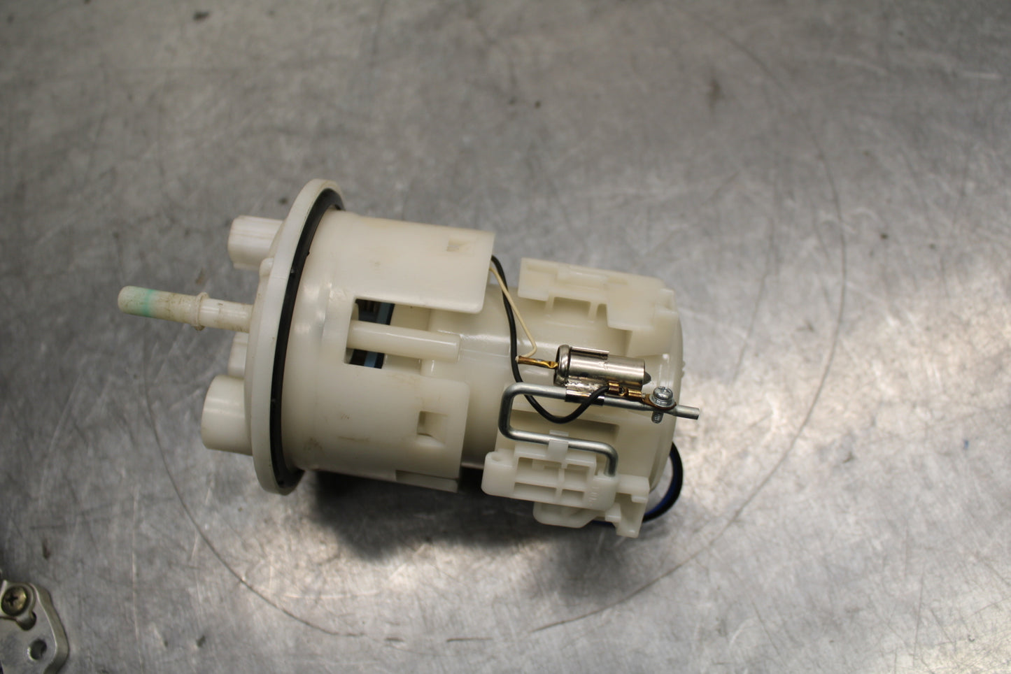 06-07 YAMAHA YZF R6 FUEL PUMP GAS PETROL SENDER UNIT BB742