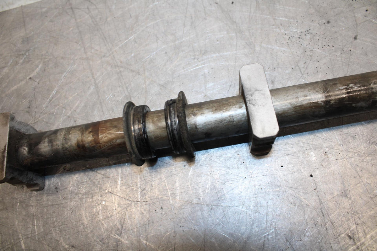 05-06 HONDA CBR600RR REAR AXLE  WHEEL RIM PIVOT BOLT AXEL 42301-MEE-D00 BB484