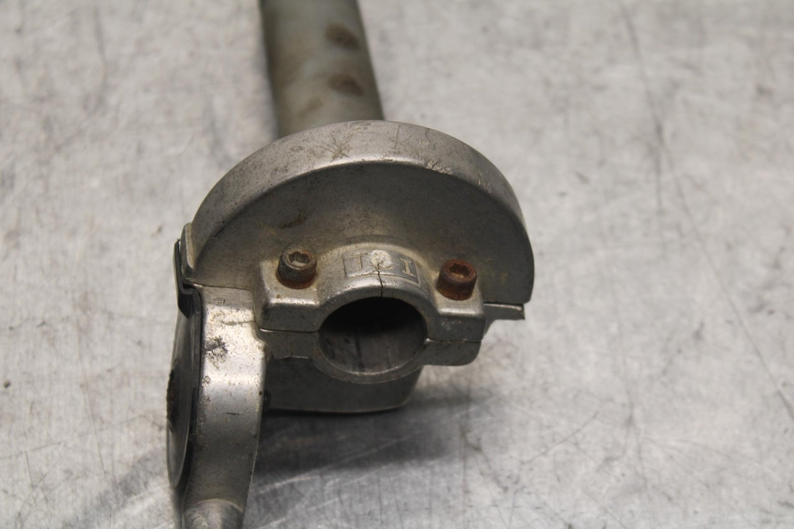 2005 Yamaha Banshee 350 YFZ350 RIGHT THROTTLE GRIP BB79