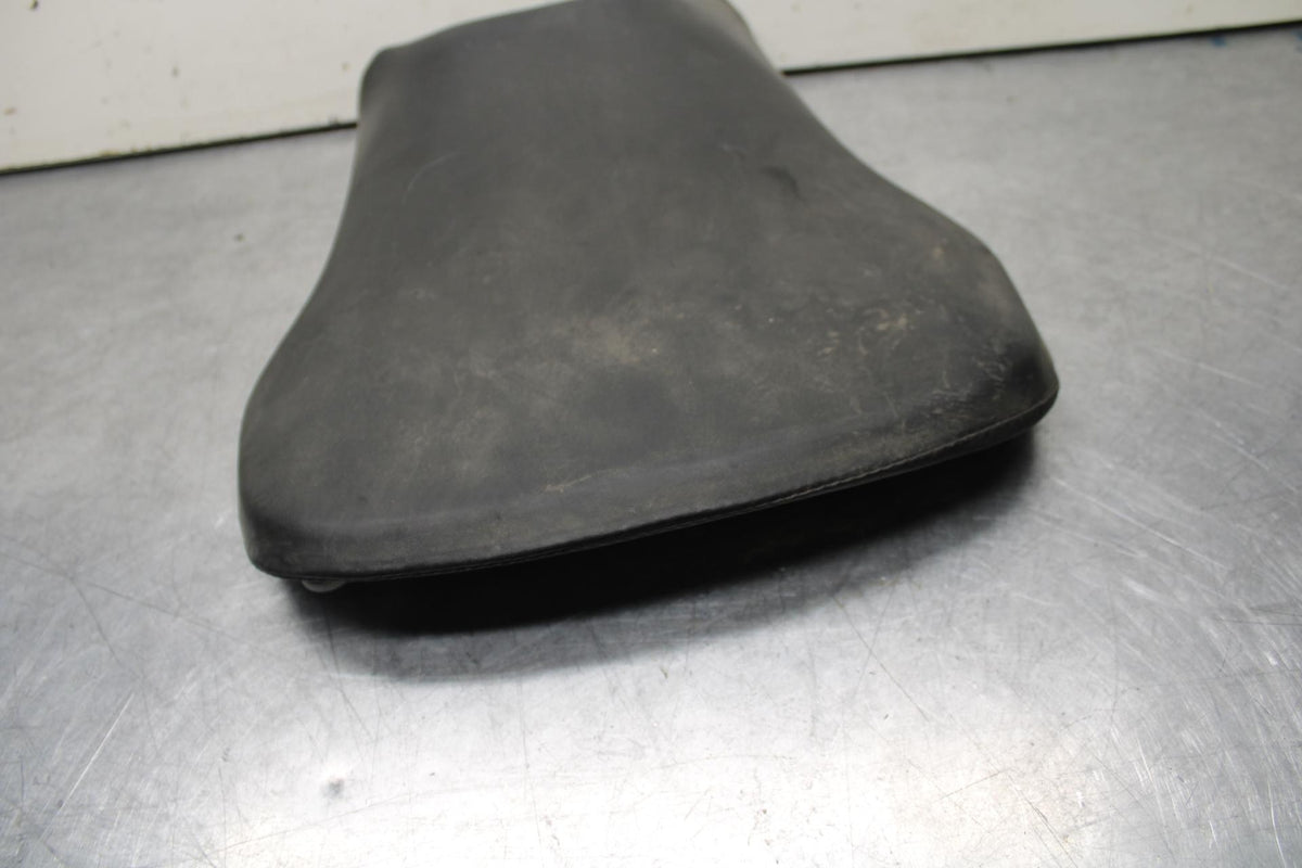03-04 HONDA CBR600RR FRONT DRIVERS SEAT PAD SADDLE PILLION 77100-MEE-000 BB614