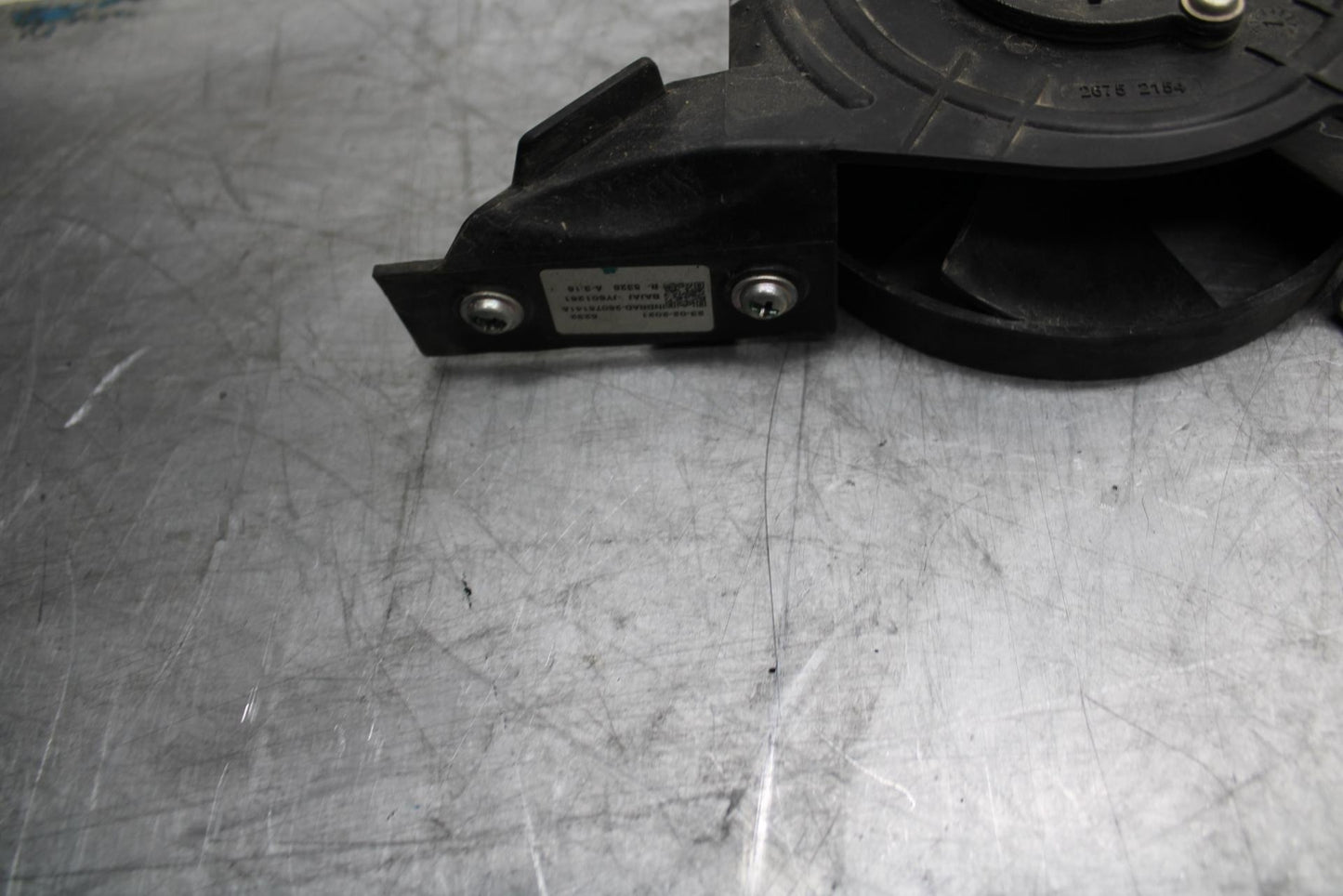 21 HUSQVARNA VITPILEN 401 ENGINE RADIATOR COOLING FAN BB467