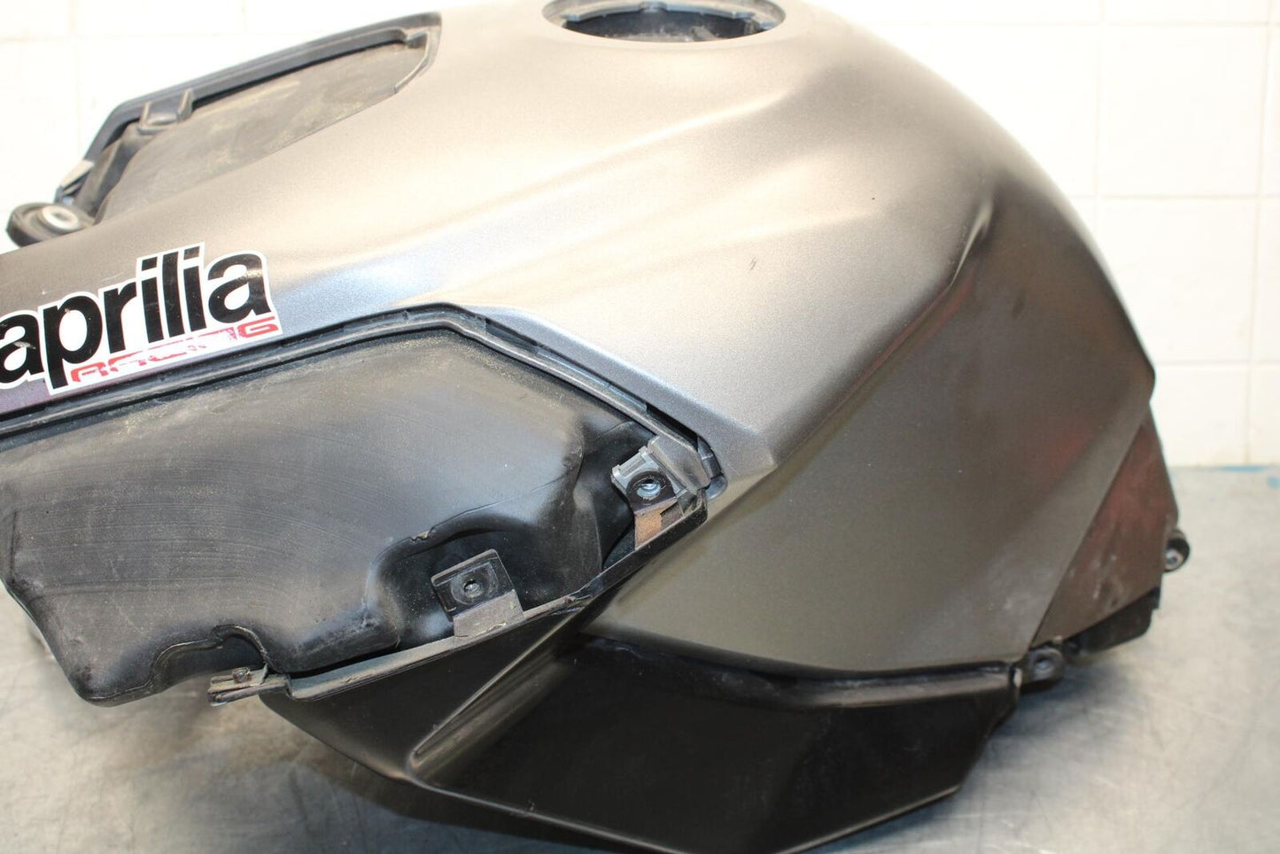 2008 Aprilia Shiver 750 SL750 GAS TANK FUEL CELL PETROL RESERVOIR BB551