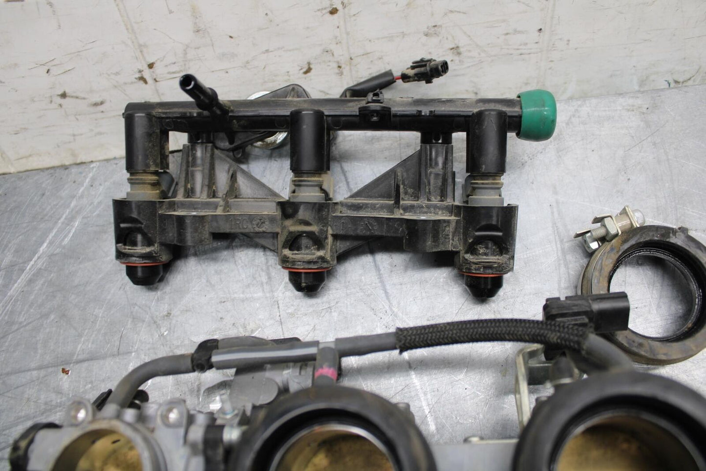 17-19 YAMAHA FZ09 MAIN FUEL INJECTORS / THROTTLE BODIES BB480