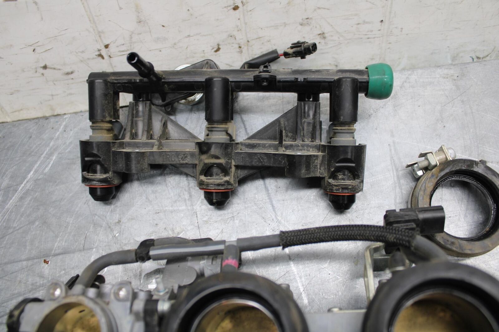 17-19 YAMAHA FZ09 MAIN FUEL INJECTORS / THROTTLE BODIES BB480