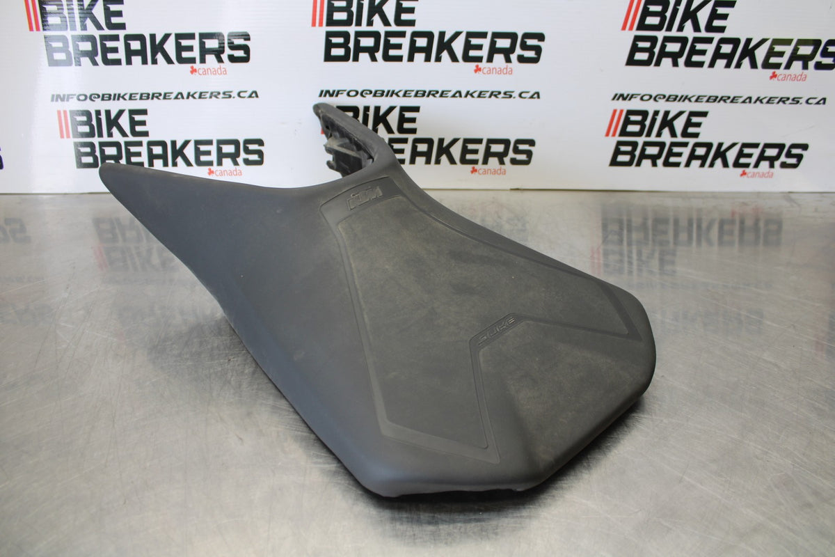 17-22 KTM 390 DUKE FRONT DRIVERS SEAT PAD SADDLE PILLION BB180
