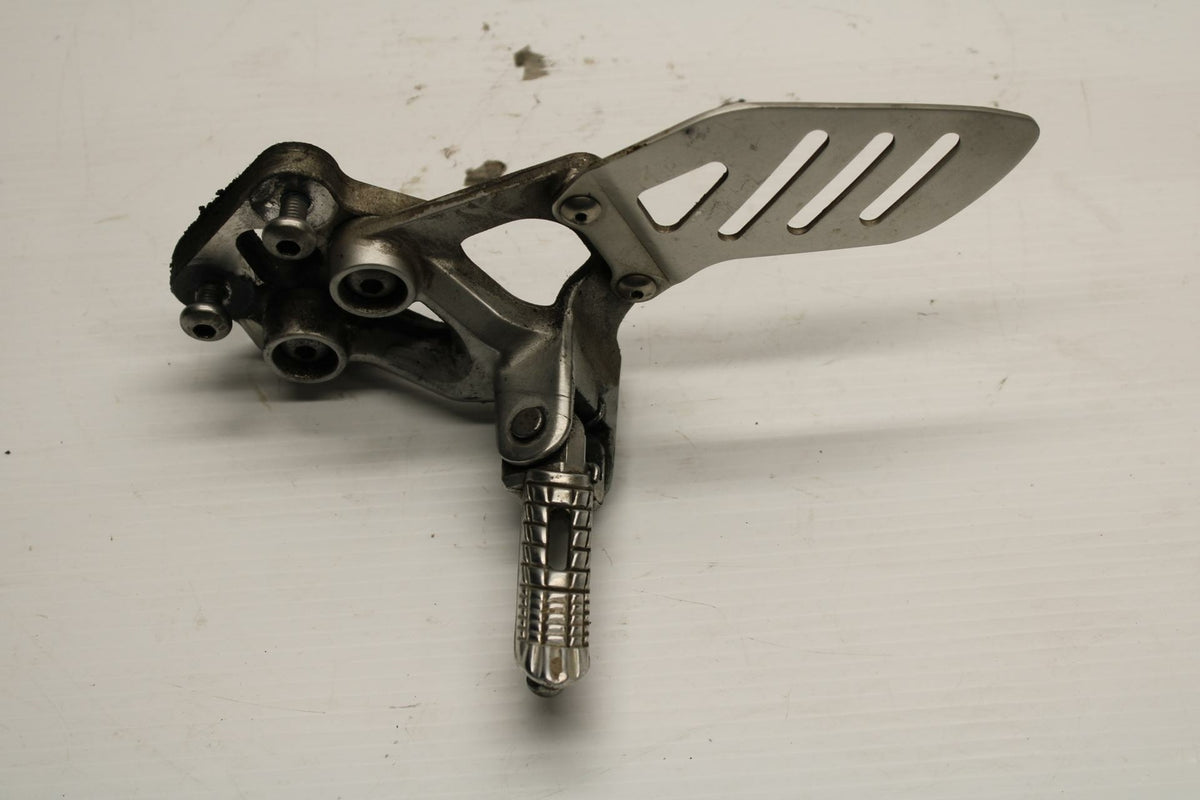 06-07 SUZUKI GSXR600 LEFT REARSET REAR SET DRIVER FOOT PEG REST STOP BB243