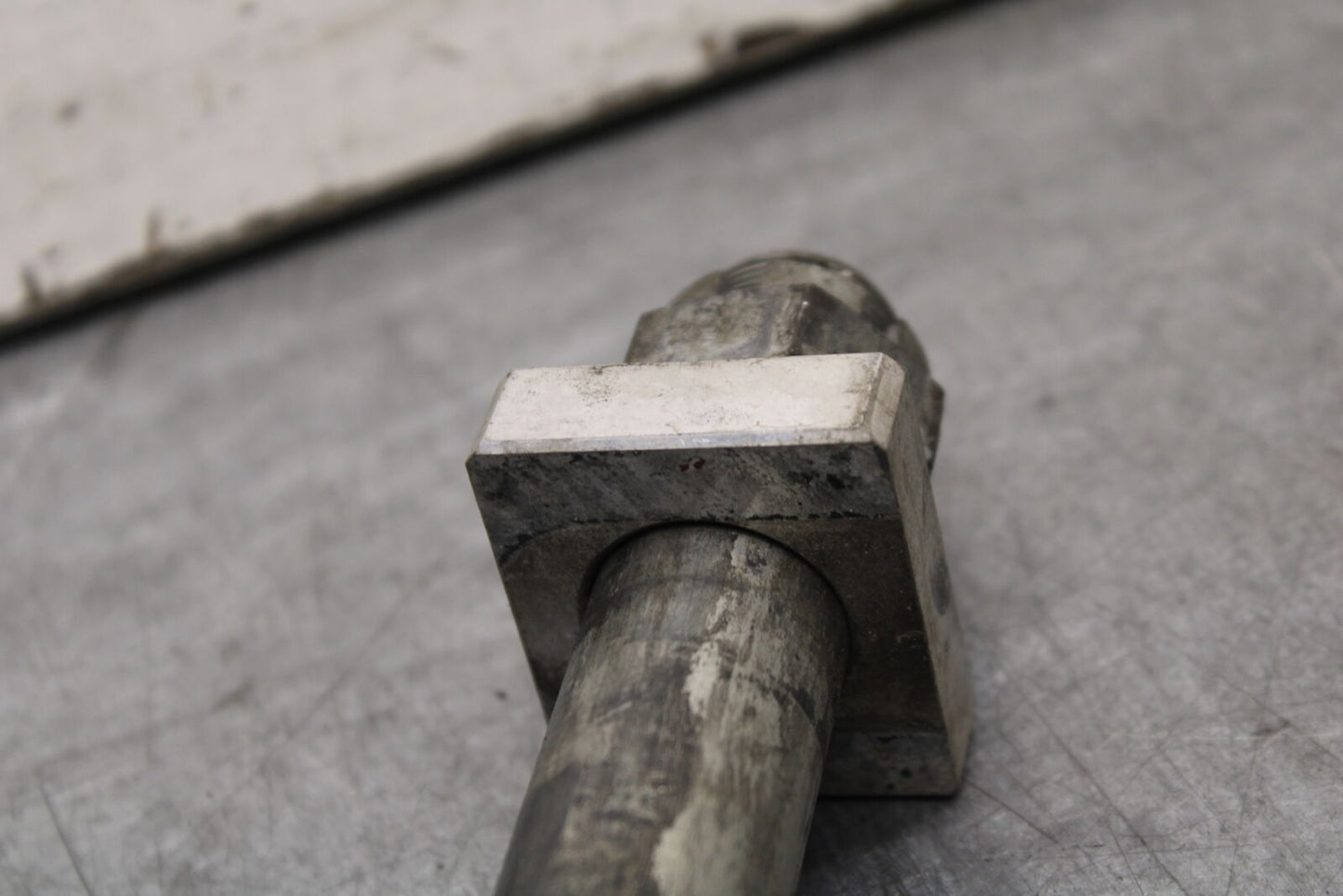 13-18 KAWASAKI NINJA ZX6R REAR AXLE BACK RIM PIVOT BOLT AXEL 41068-0613 BB666