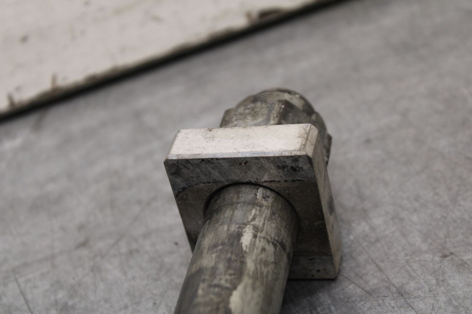 13-18 KAWASAKI NINJA ZX6R REAR AXLE BACK RIM PIVOT BOLT AXEL 41068-0613 BB666