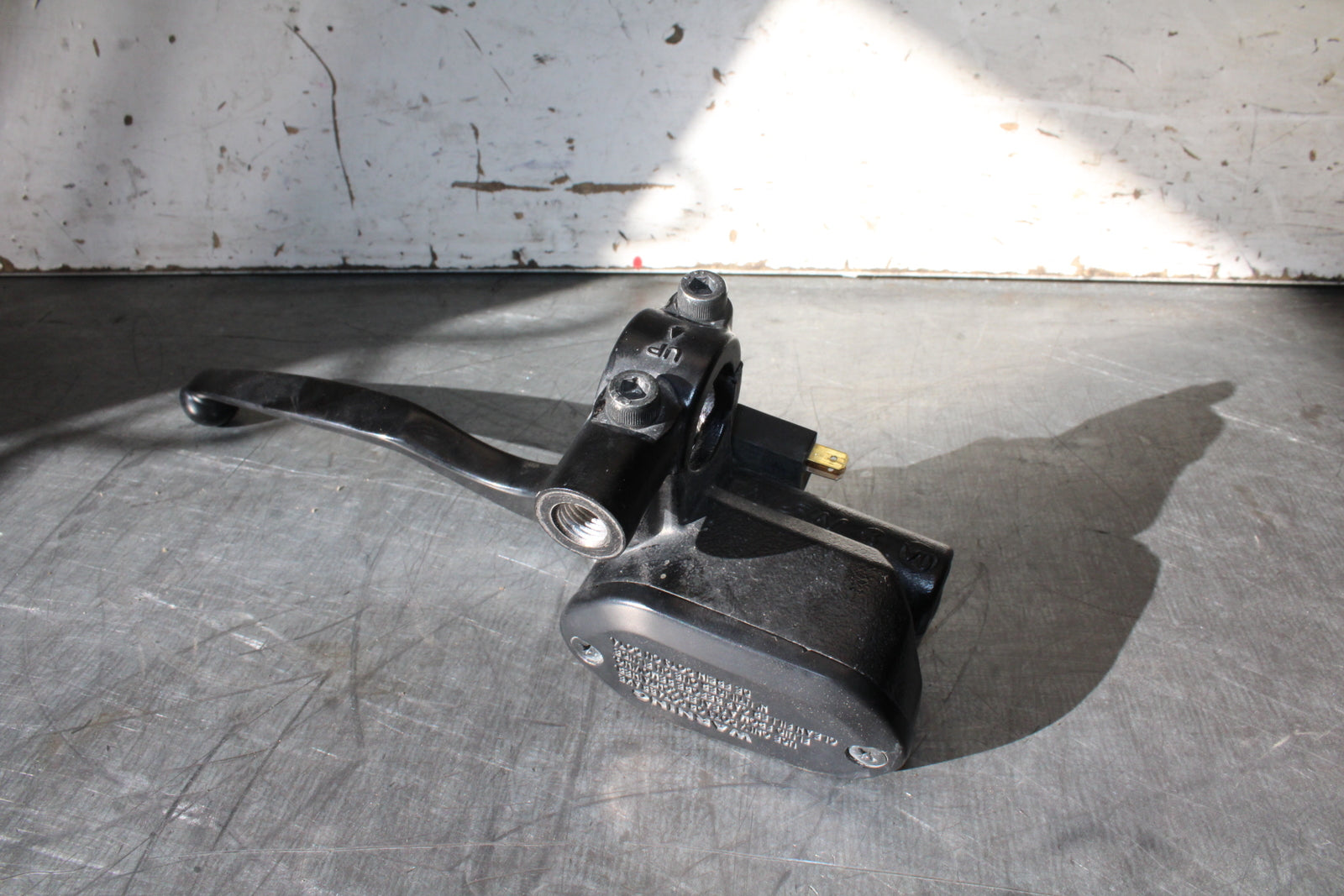 19-22 KAWASAKI Z400 FRONT BRAKE MASTER CYLINDER w/ LEVER BB708