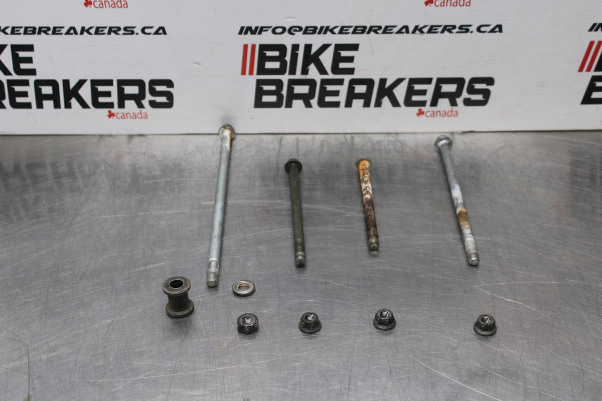 2006 Suzuki Boulevard C90 ENGINE MOUNTING BOLTS HARDWARE MOTOR SCREWS