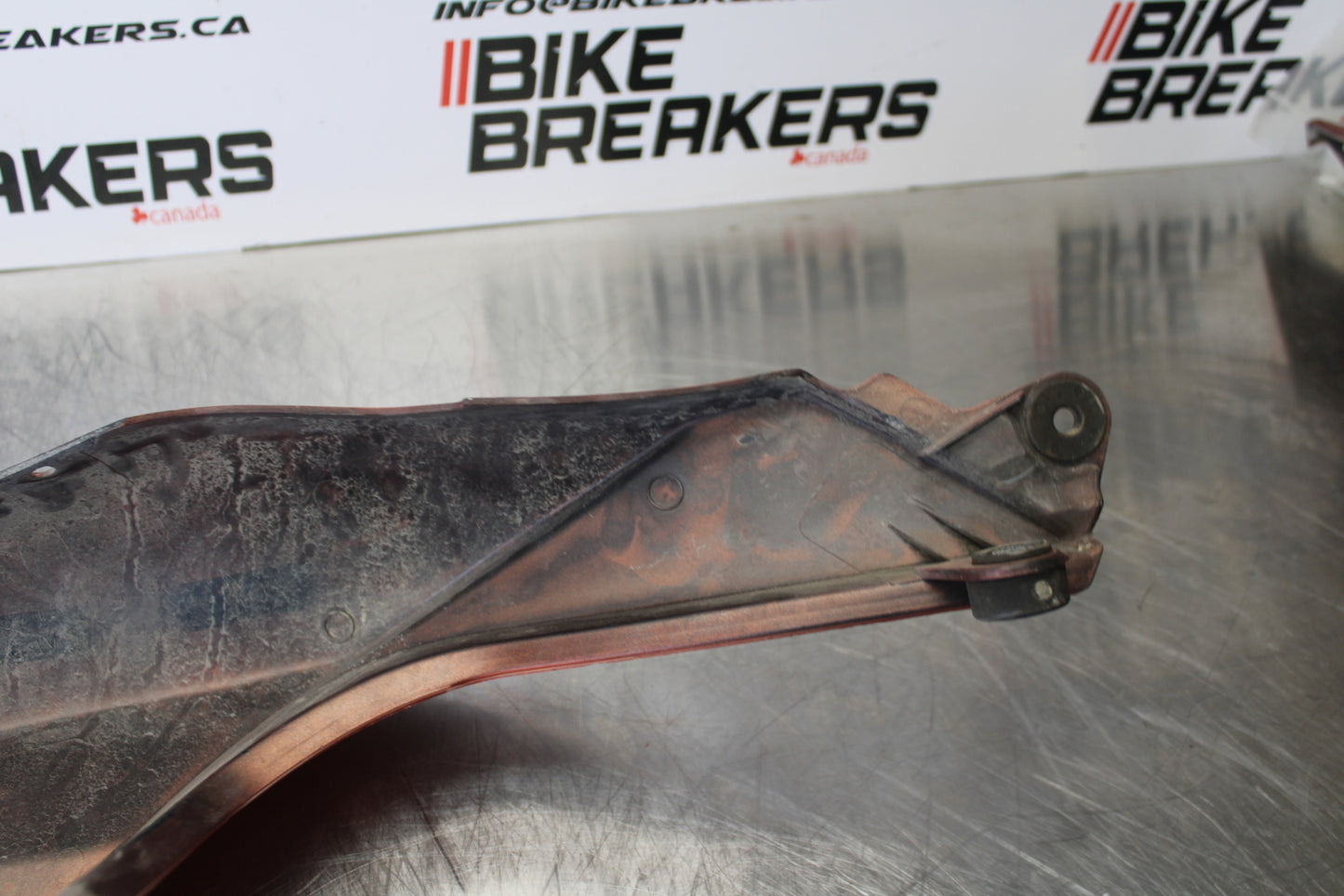 03 SUZUKI SV650S RIGHT REAR BACK TAIL FAIRING COWL SHROUD BB167
