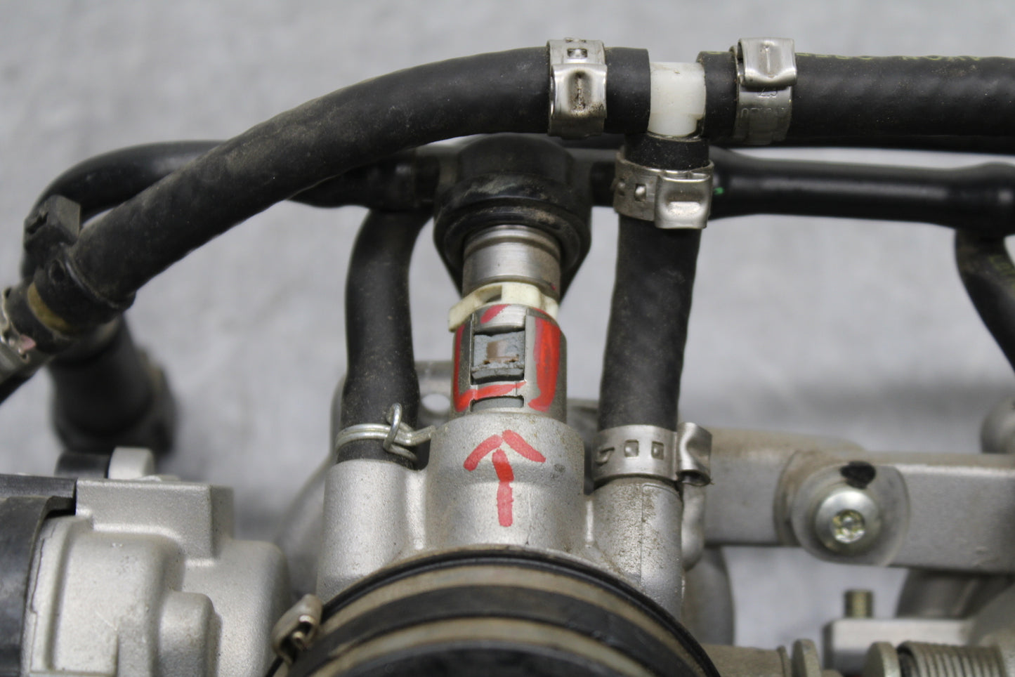 10-11 APRILIA RSV4 R MAIN FUEL INJECTORS / THROTTLE BODIES BB120