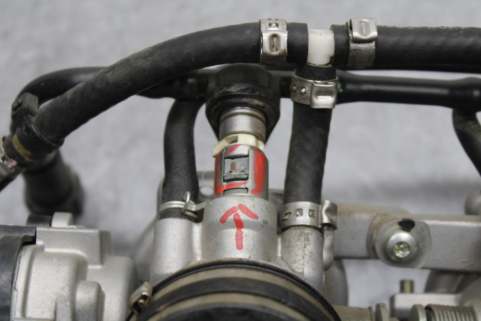 10-11 APRILIA RSV4 R MAIN FUEL INJECTORS / THROTTLE BODIES BB120