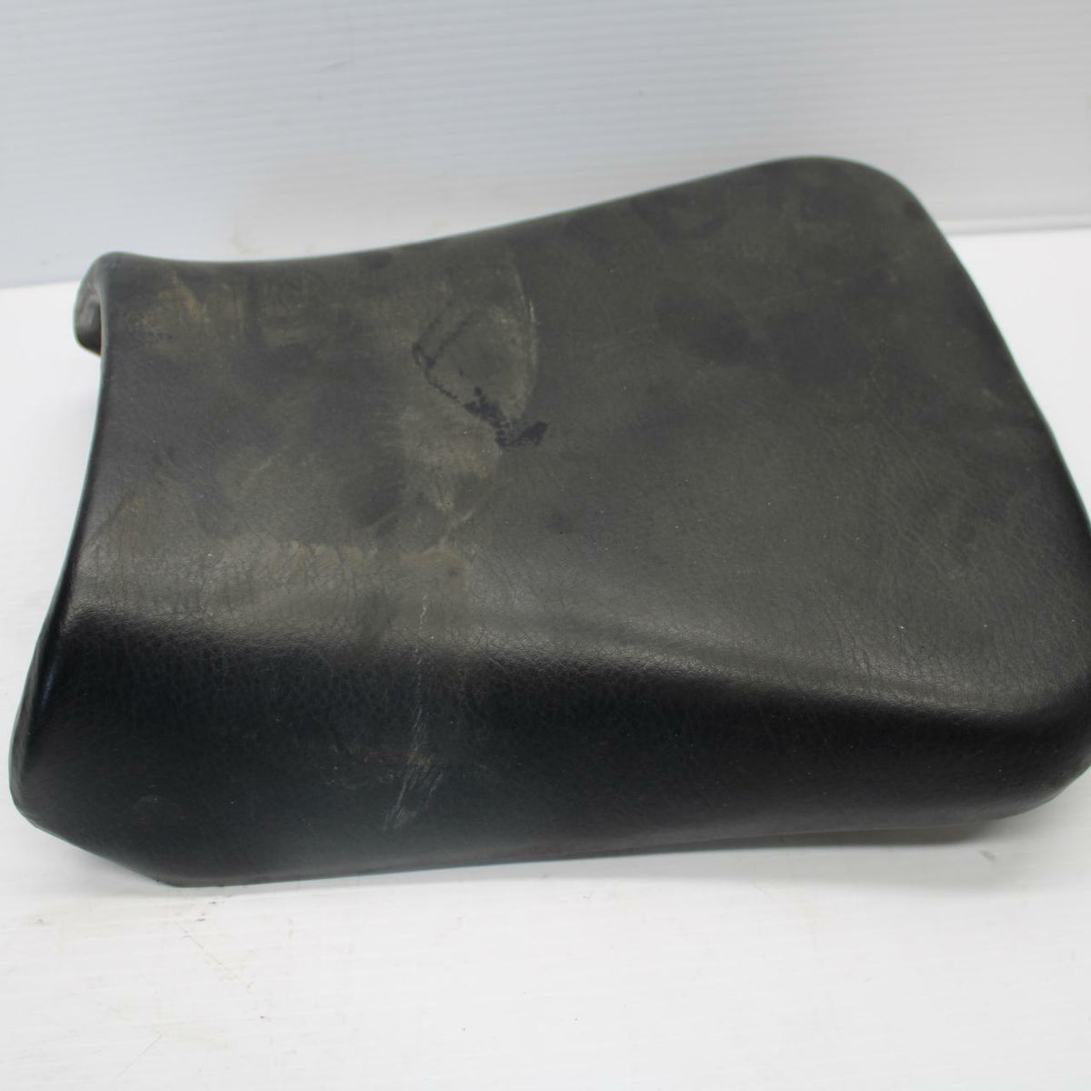 96 YAMAHA YZF750R FRONT DRIVERS SEAT PAD SADDLE PILLION BB237