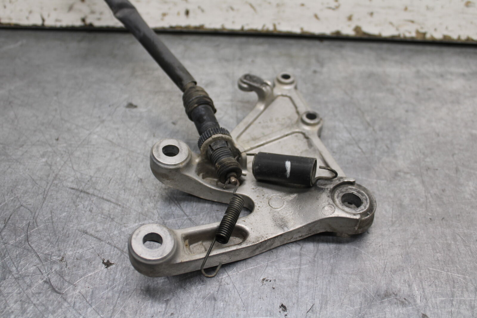 05-06 HONDA CBR600RR RIGHT REARSET REAR SET DRIVER FOOT PEG BRACKET MOUNT BB739