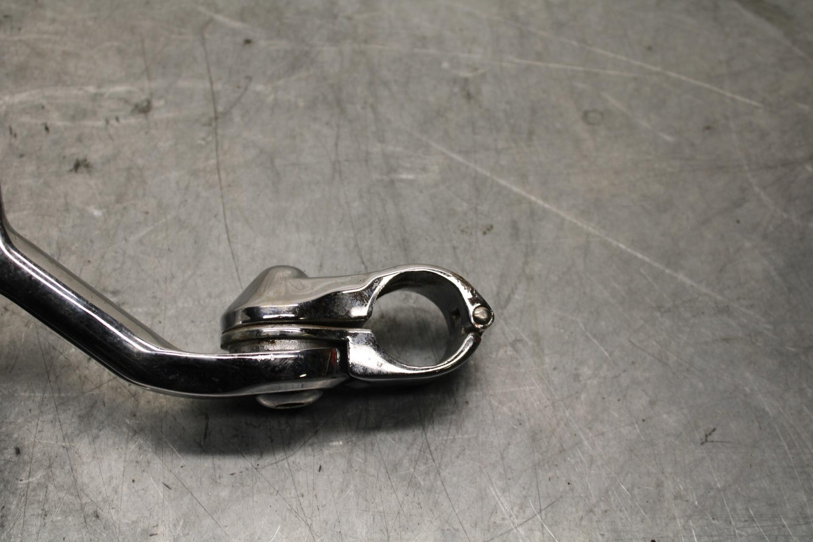 2005 Kawasaki Vulcan 1600 VN1600D Nomad REAR PASSENGER FOOT STEP PEG BB556