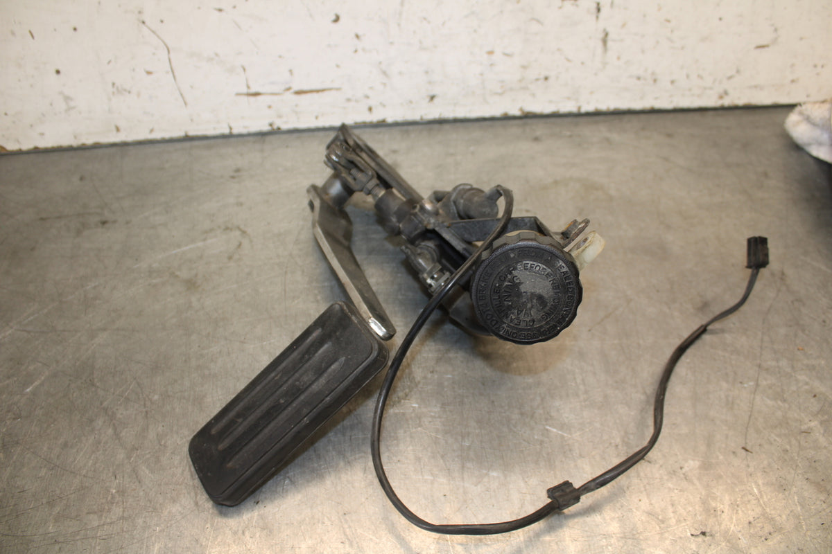 05-06 YAMAHA ROAD STAR XV1700A REAR BACK BRAKE MASTER CYLINDER W RESERVOIR BB703