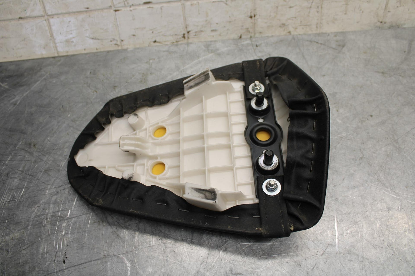 2008 Kawasaki Ninja ZX10R  REAR BACK PASSENGER TANDEM SEAT PAD SADDLE BB524