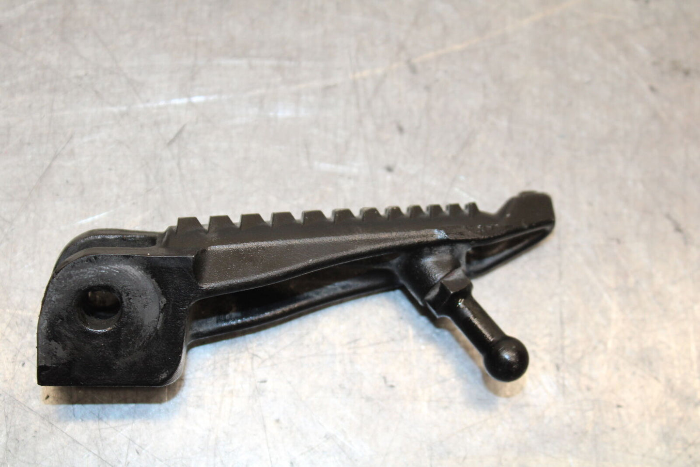 16 KAWASAKI NINJA ZX10R RIGHT FRONT FOOT REST PEG STEP 34028-0140 BB650