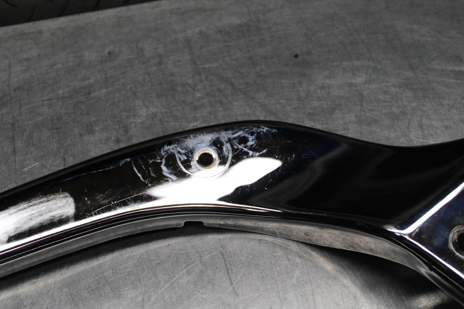 00 SUZUKI INTRUDER 1500 VL1500 REAR BACK FENDER SUPPORT FRAME SUBFRAME BB761