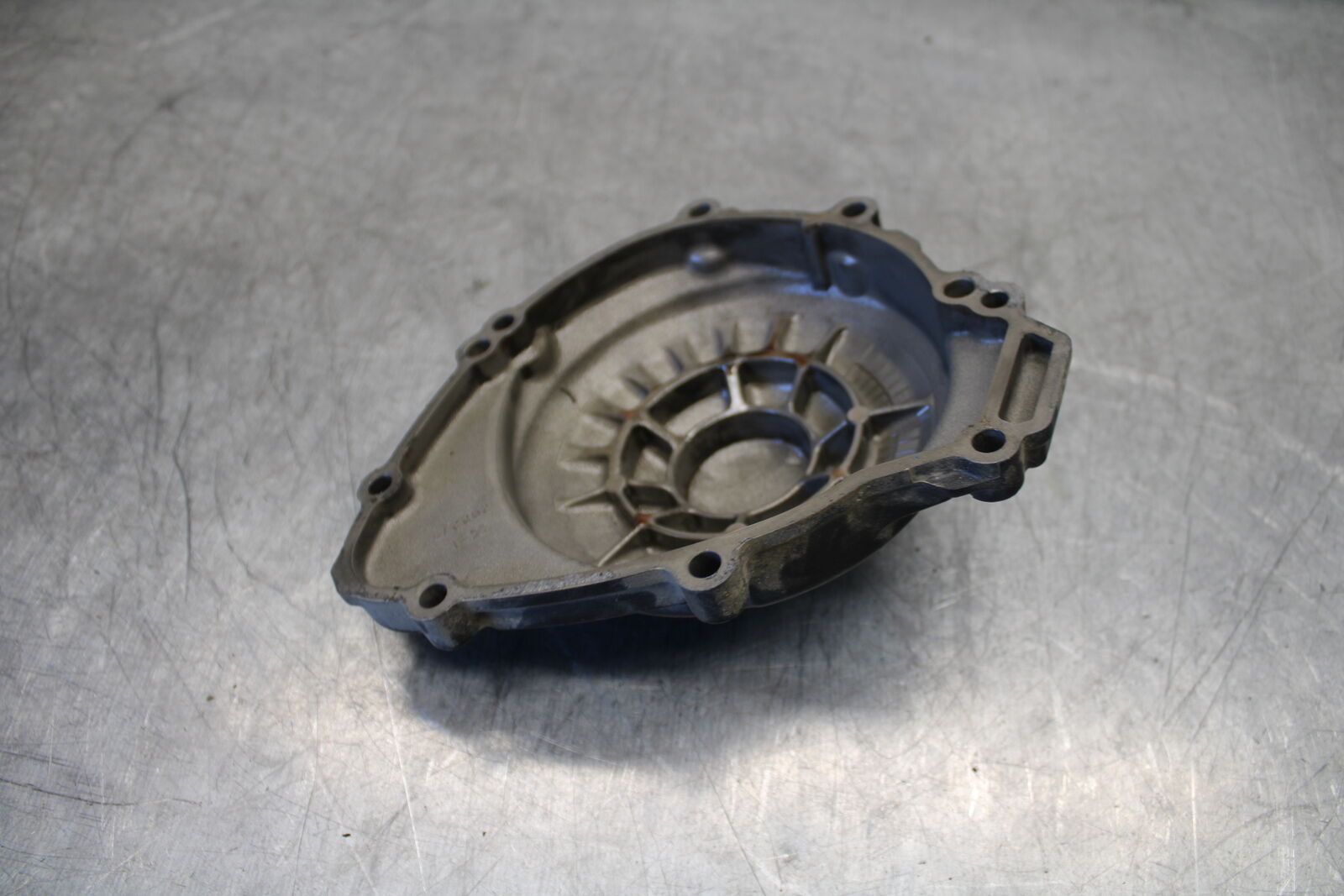09-14 YAMAHA YZF R1 STATOR MAGNETO ALTERNATOR GENERATOR COVER BB696
