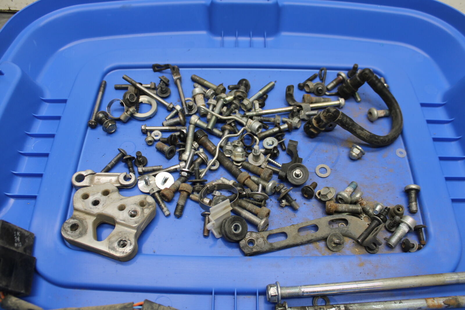 08-10 SUZUKI GSXR 600 MOUNTING BOLTS HARDWARE MOTOR SCREWS  BB721