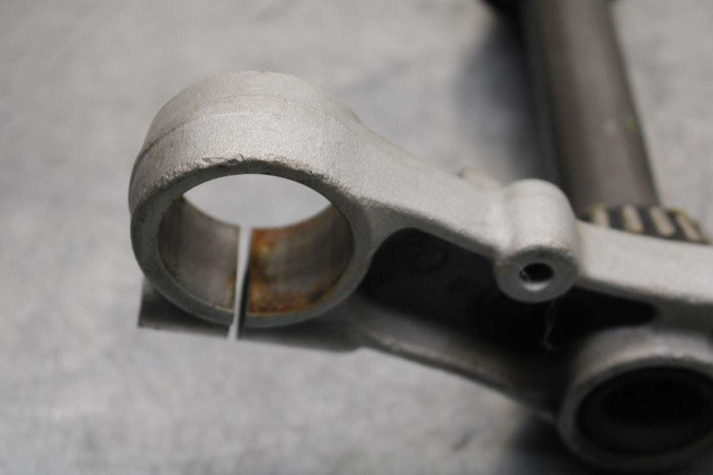 04-09 SUZUKI GS 500 FH GS500F FRONT FORKS CLAMP LOWER TRIPLE TREE STEM BB97