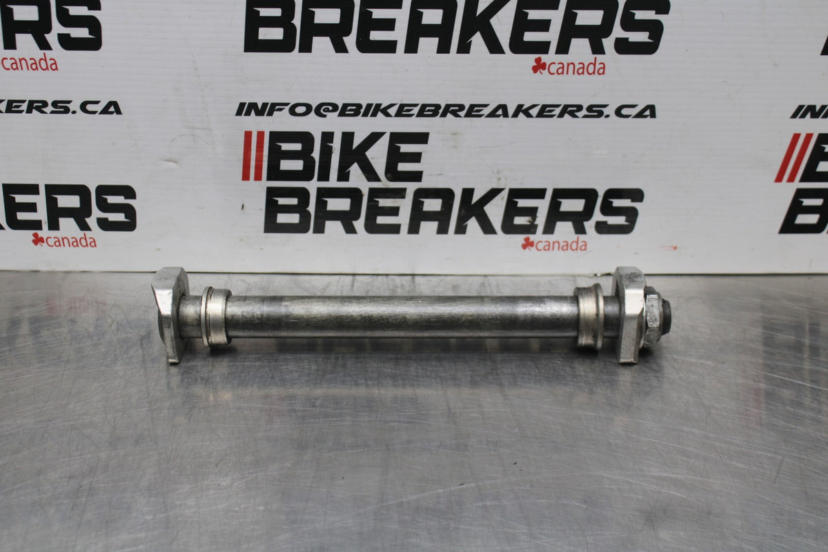 09 SUZUKI GSXR1000 REAR AXLE BACK WHEEL RIM PIVOT BOLT AXEL BB777