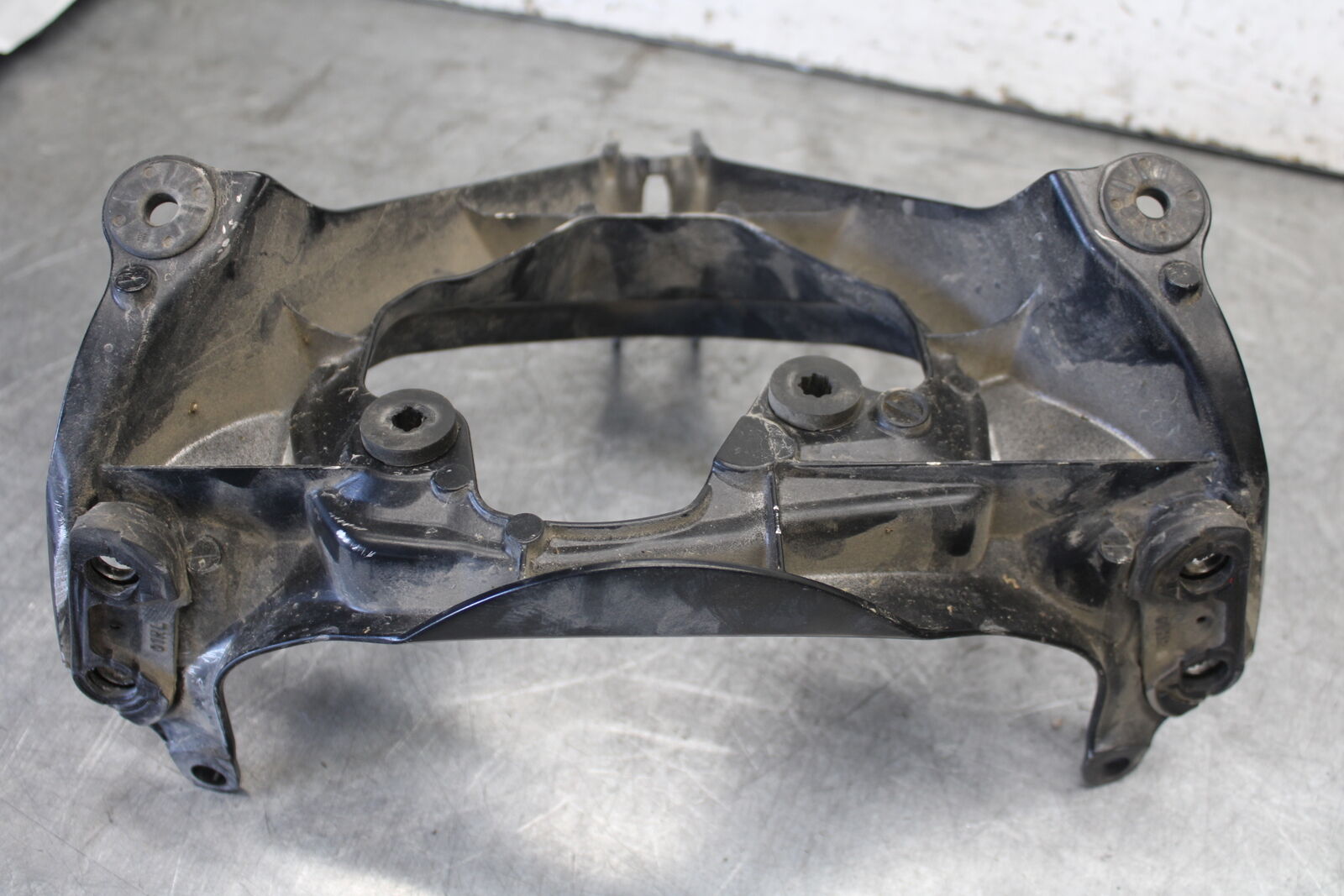 06-07 SUZUKI GSXR 600 UPPER FAIRING MIRROR GAUGES STAY BRACKET BB694
