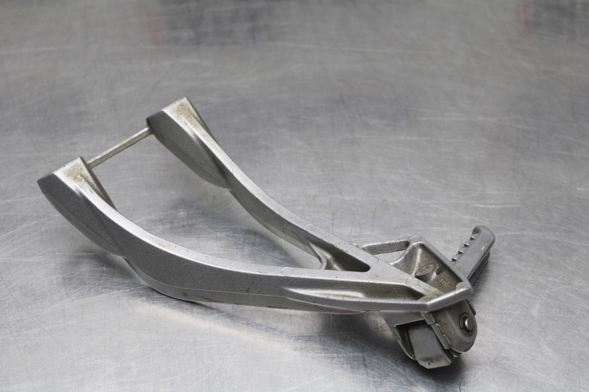 05-06 KAWASAKI NINJA ZX6R RIGHT REAR BACK PASSENGER PEG BB877