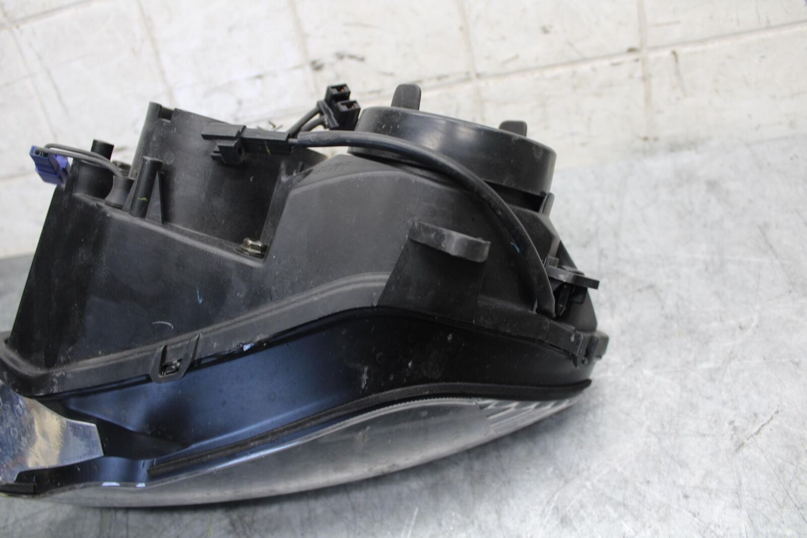 2005 Yamaha YZF R1 FRONT RIGHT HEADLIGHT HEAD LIGHT LAMP 5VY-84303-50-00 BB50