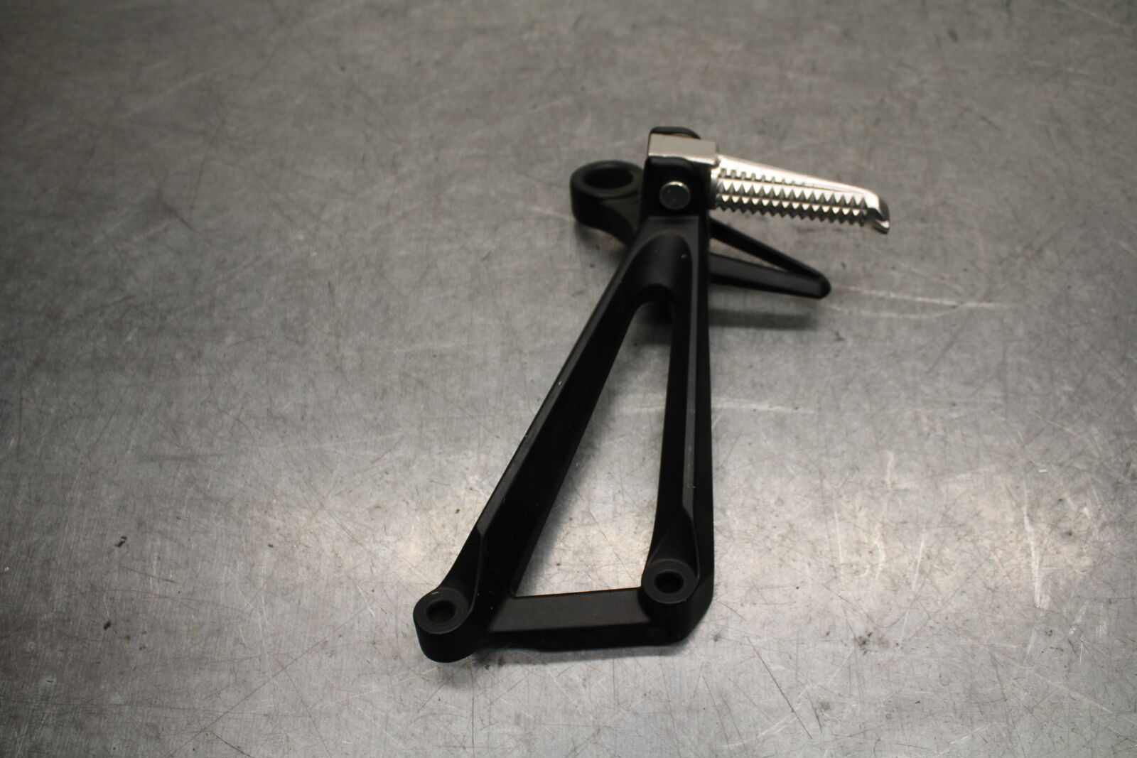 15-17 YAMAHA YZF R3 RIGHT REAR BACK PASSENGER PEG BB651