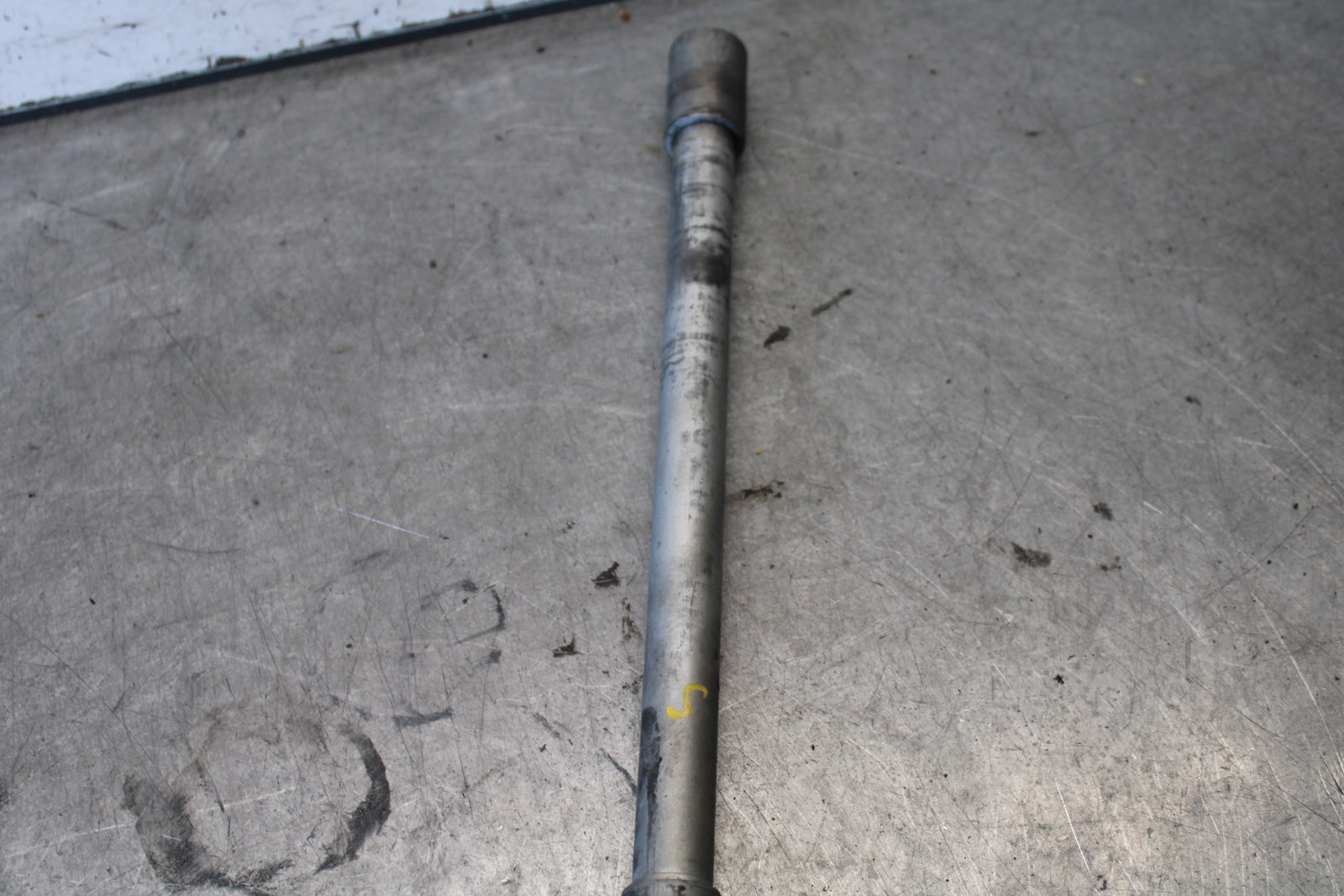 03-04 HONDA CBR600RR REAR BACK SWINGARM BOLT SUSPENSION PIVOT AXLE BB661