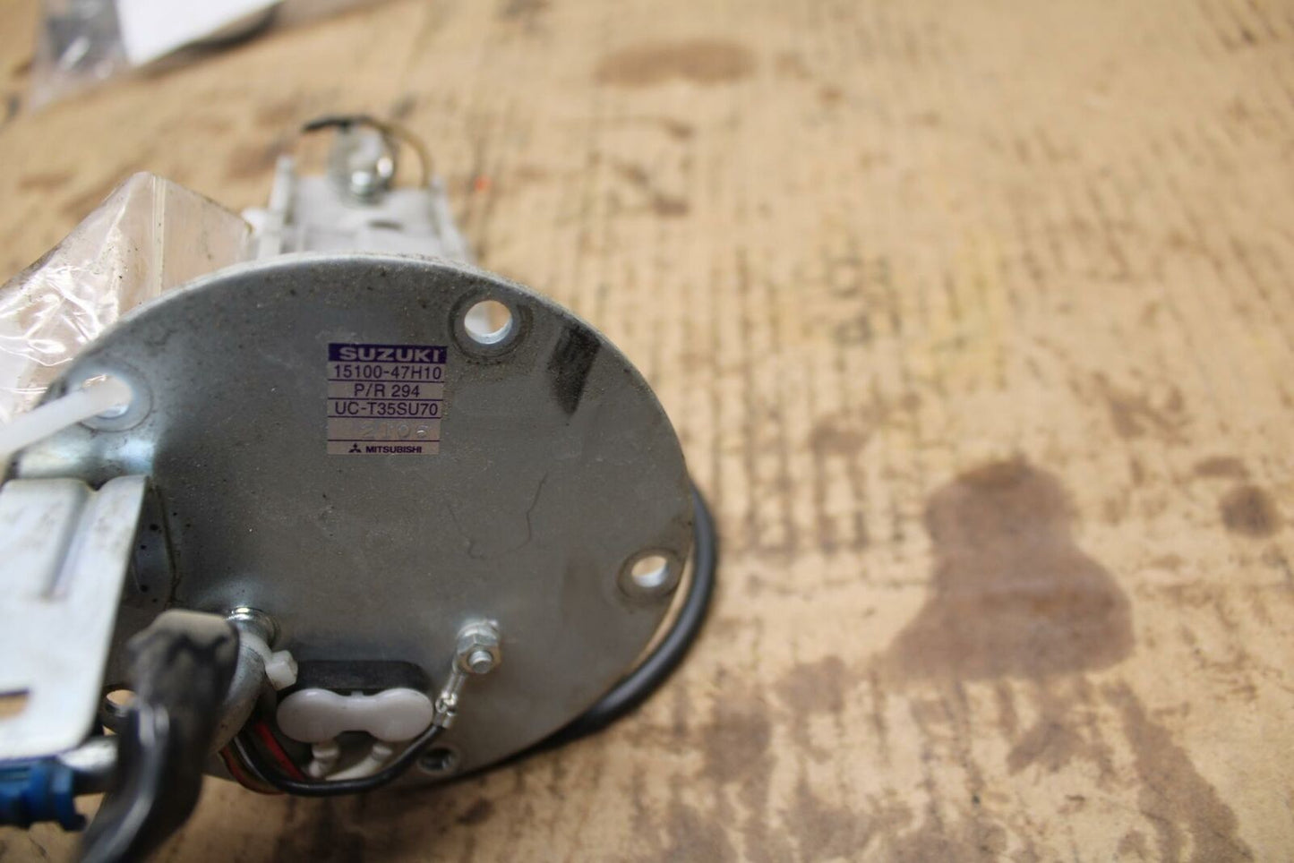 09-11 SUZUKI GSXR1000 FUEL PUMP GAS PETROL SENDER UNIT BB205 B