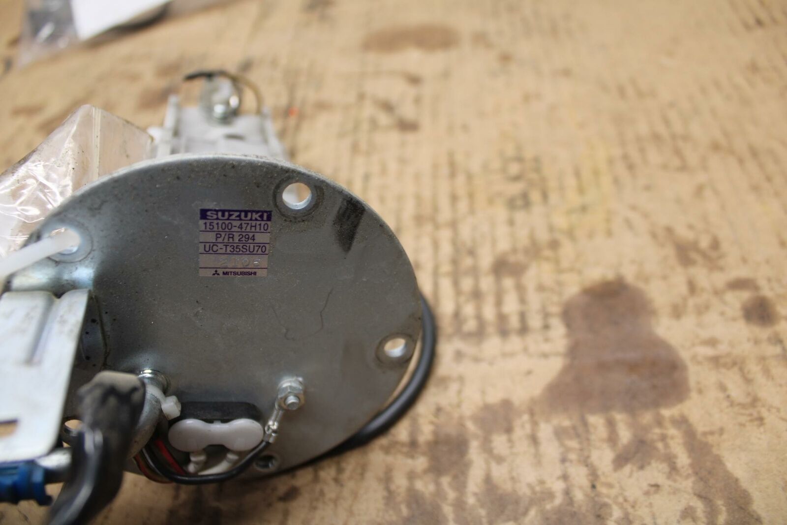 09-11 SUZUKI GSXR1000 FUEL PUMP GAS PETROL SENDER UNIT BB205 B